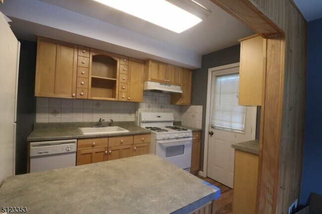 Foto del edificio - 2 Mawal Dr