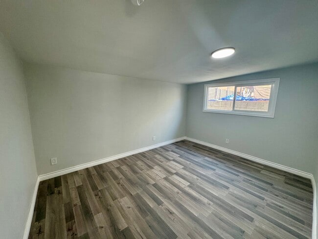 Foto del edificio - 9722 Victoria Ave