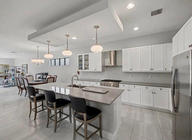 Building Photo - 8125 Hobbes Way