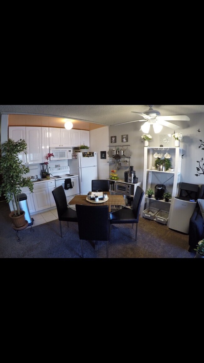 Kitchen area - 18307 Burbank Blvd