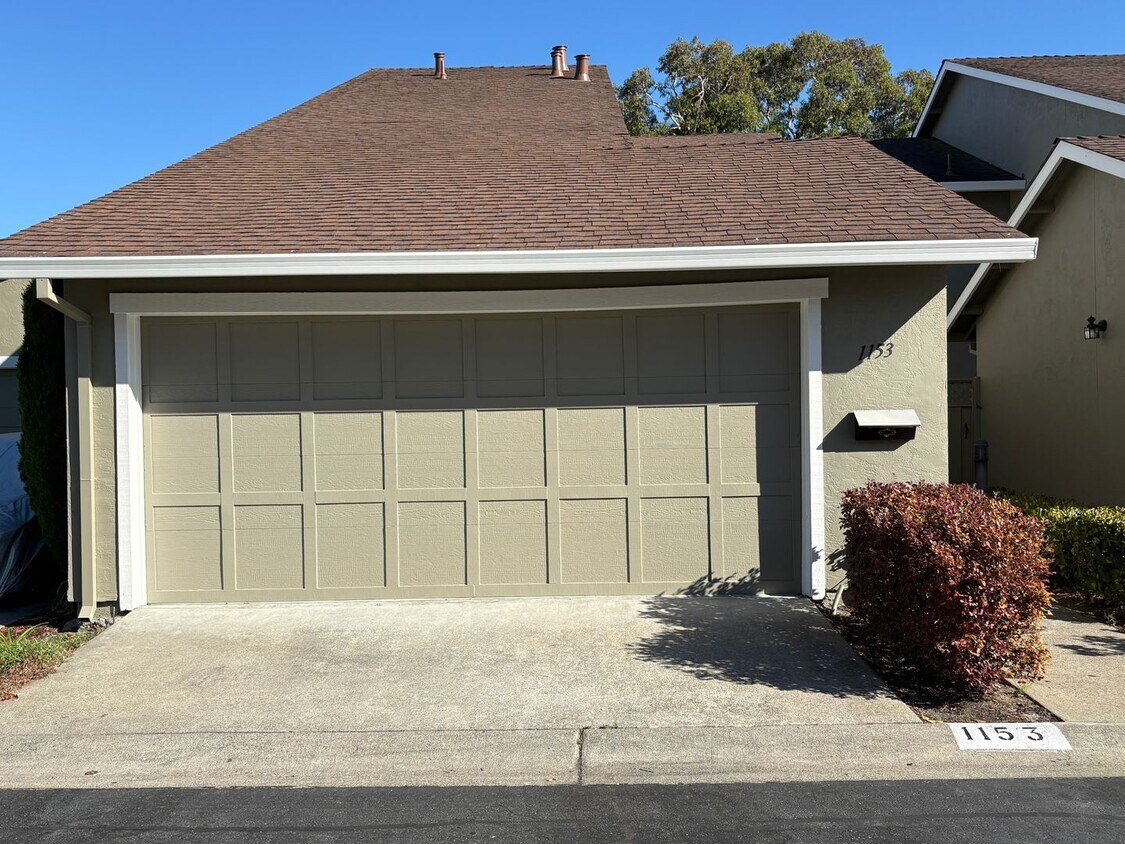 Primary Photo - Newly Remodeled Townhouse Available Now!