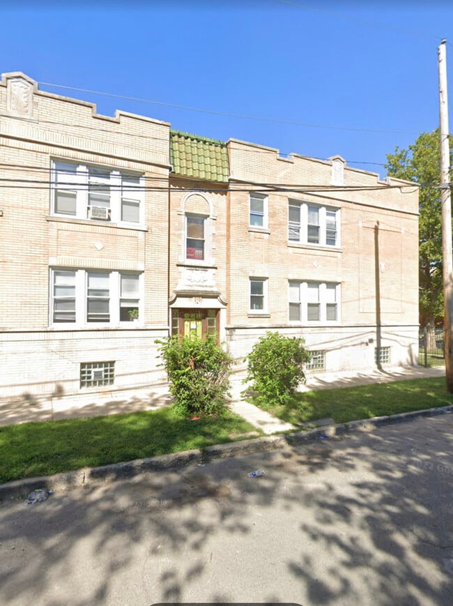 Building Photo - 2320 N Leclaire Ave