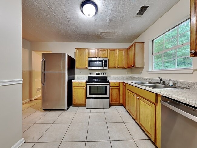 Building Photo - 6468 Drake Manor