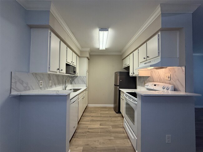 Building Photo - 2350 Bering Dr