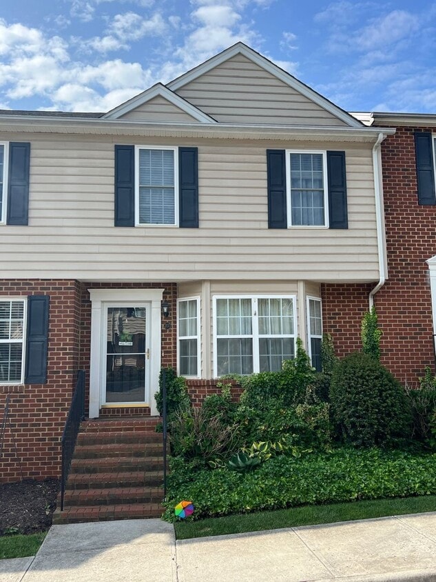 Primary Photo - 4 Bedroom Town Home in Lynchburg