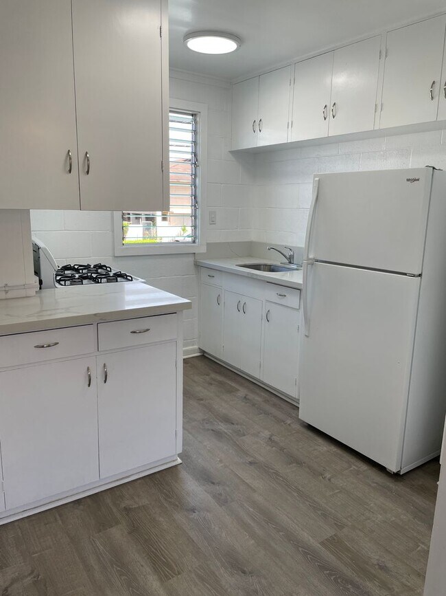Foto del edificio - Moiliili - Hausten St - 2 Bdrm/1 Bath/No P...