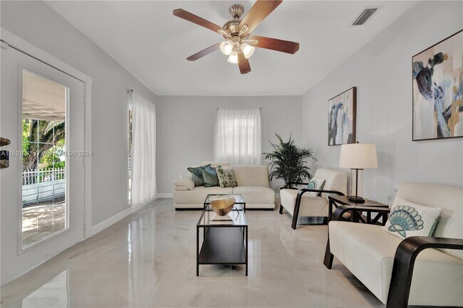 Foto del edificio - 1361 NW 28th St