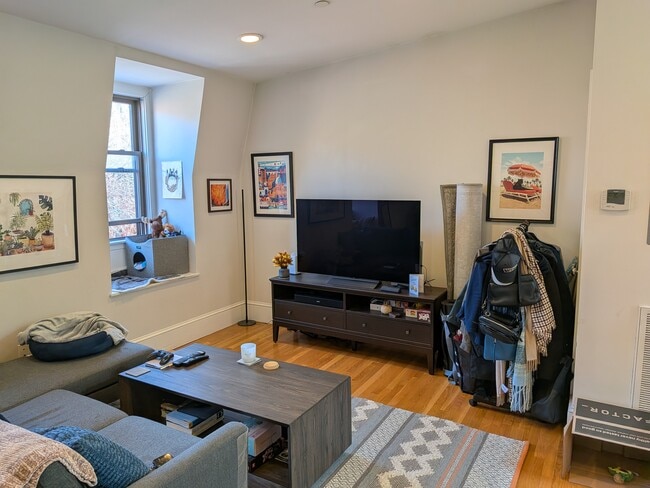Foto del edificio - 87 Third St. Unit 3