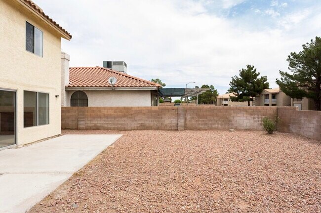 Building Photo - 134 Almendio Ln