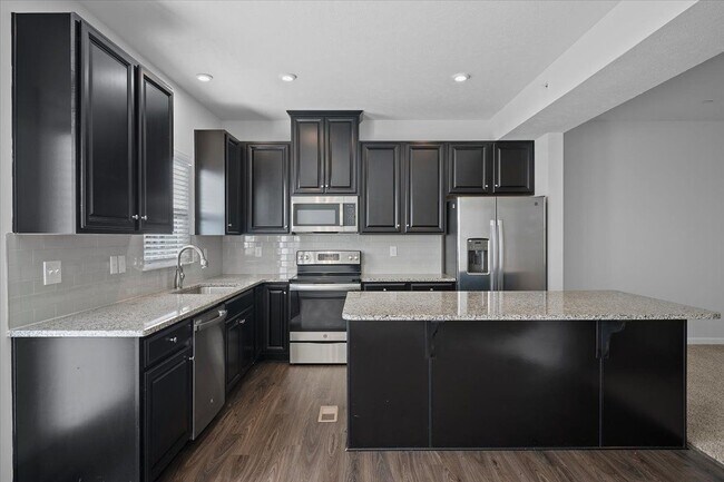 Building Photo - 400 Plaza Dr