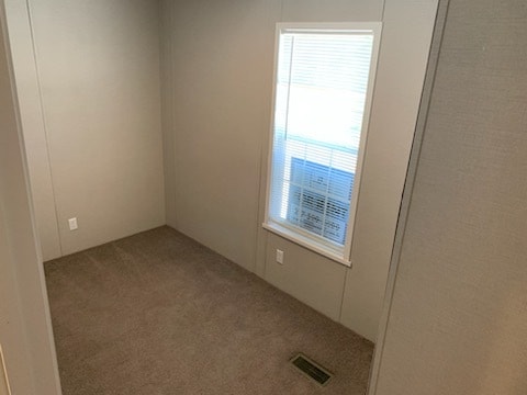 Foto del edificio - 160 Forrest Ave