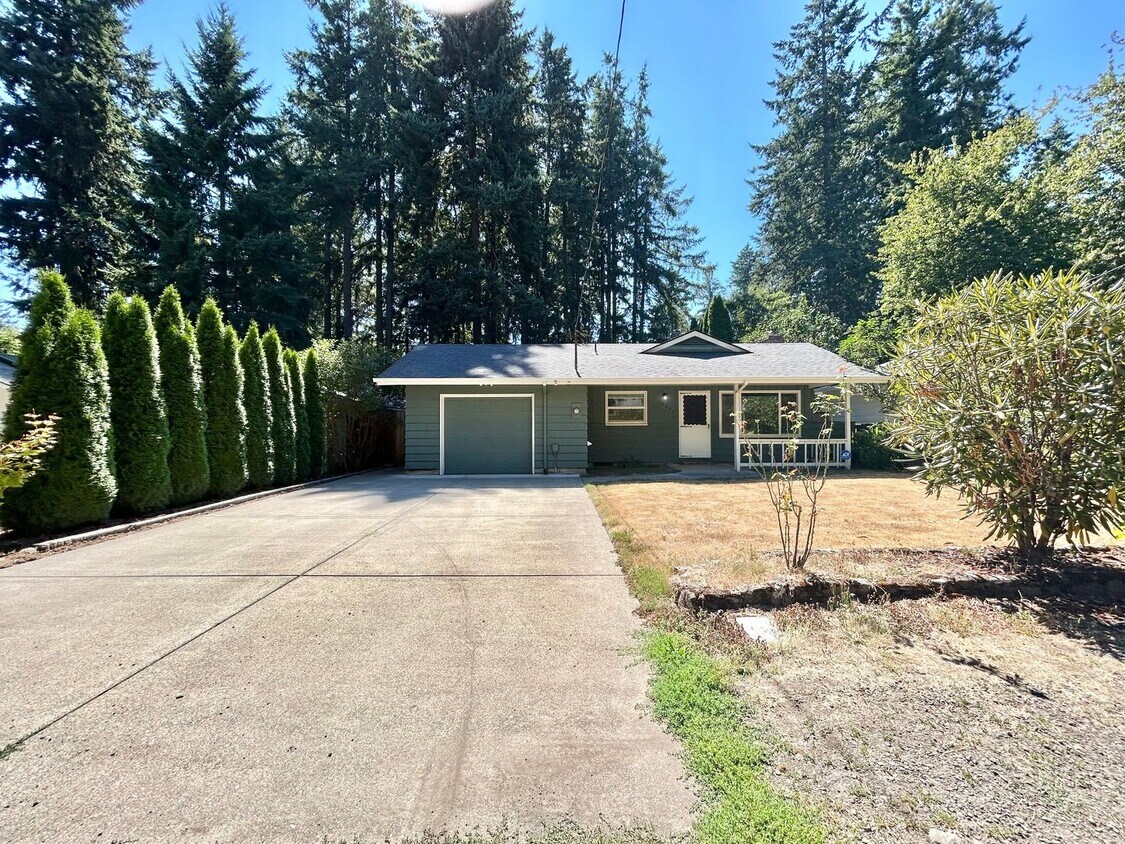 Foto principal - Spacious 3 Bed, 1.0 Bath House - Fully Fen...