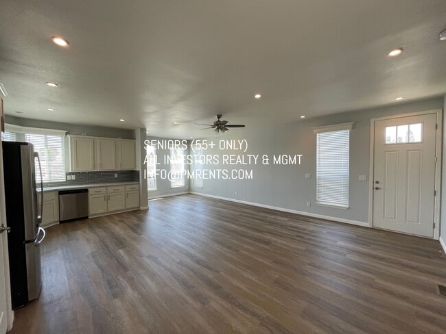 Foto del edificio - 141 Douglas Dr