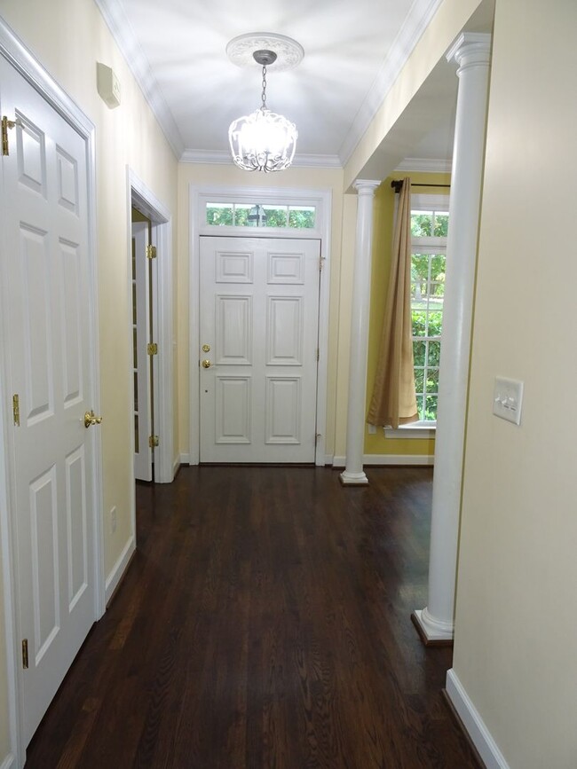 Foto del edificio - 4 Bedroom 3.5 bathroom Rental Home in Ford...