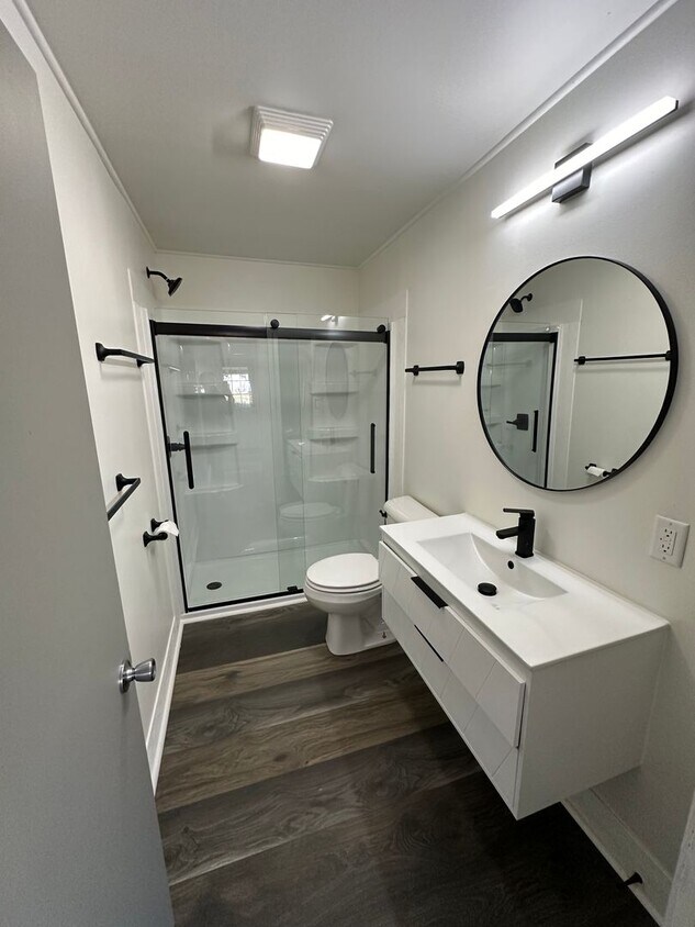 Foto principal - FREE MAY RENT!! Freshly Updated 2 Bedroom ...
