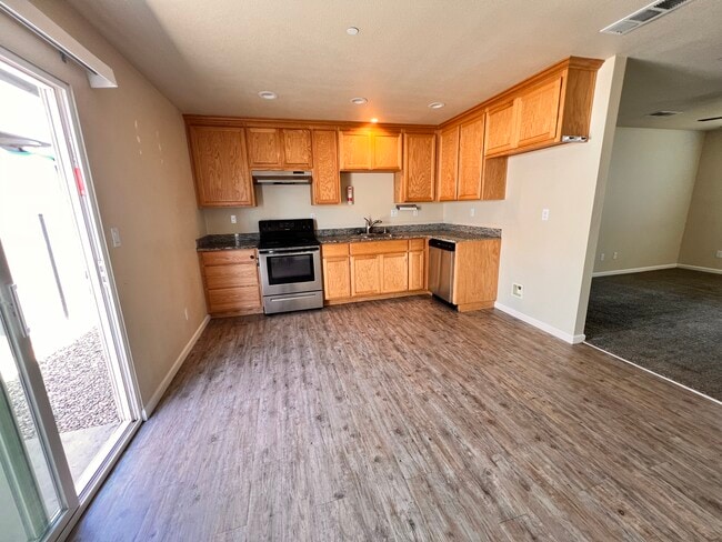 Foto del edificio - 546 N Gertrude Ave