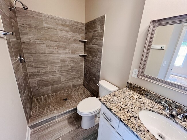 Building Photo - 3 Bed, 2.5 Bath Brand New Townhome