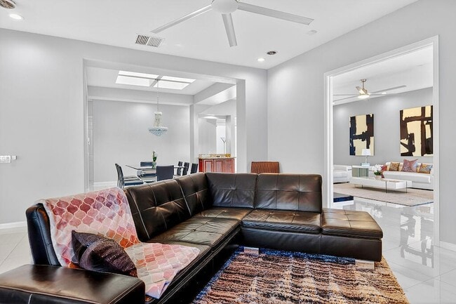 Foto del edificio - 5 Curie Ct