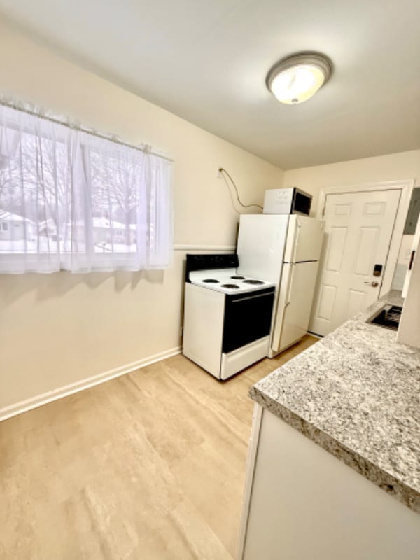 Building Photo - 18288 Deering St