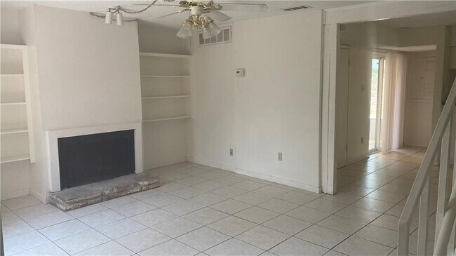 Building Photo - 6900 Hart Ln