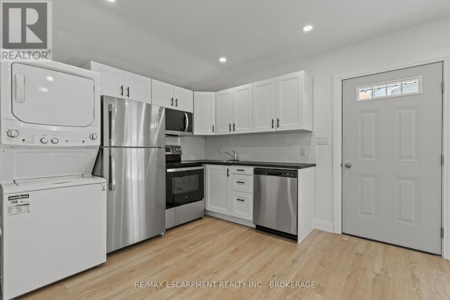 Building Photo - 362 Gatfield Ave