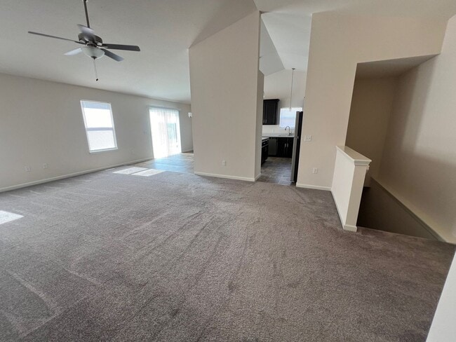 Building Photo - Private Charming Home!