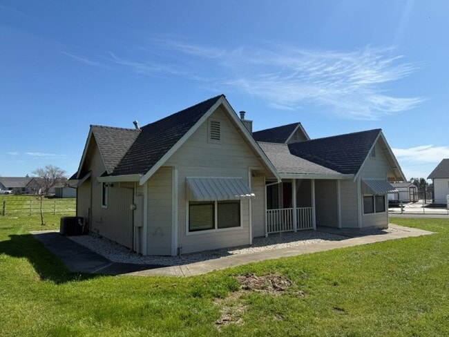 Building Photo - Unique 2 Bedroom Country Property Vacaville *Star Rentals