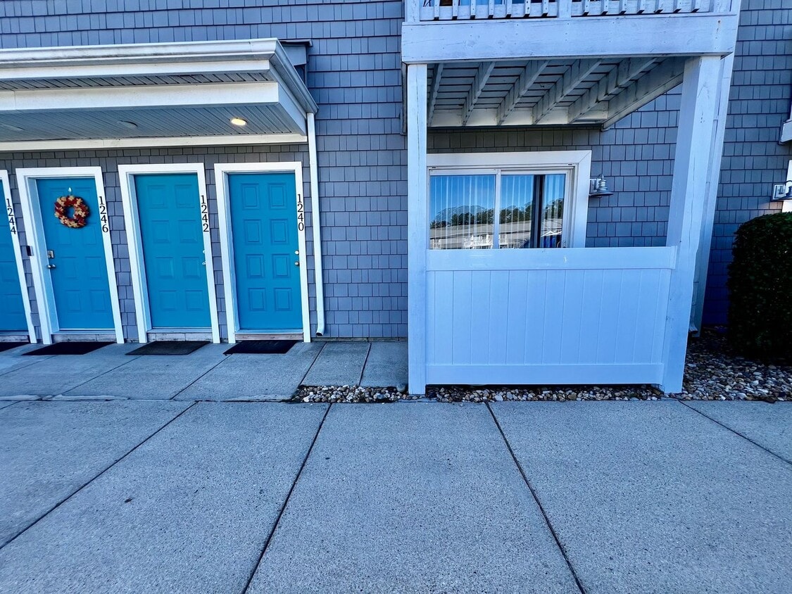 Primary Photo - AMAZING 2 BED / 2 BATH CONDO – ONLY 8 BLOC...