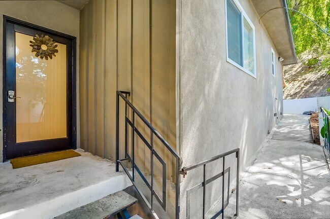 Building Photo - 1556 Indiana Ave