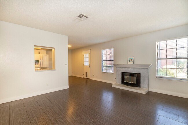 Foto del edificio - Stunning two bedroom condo!