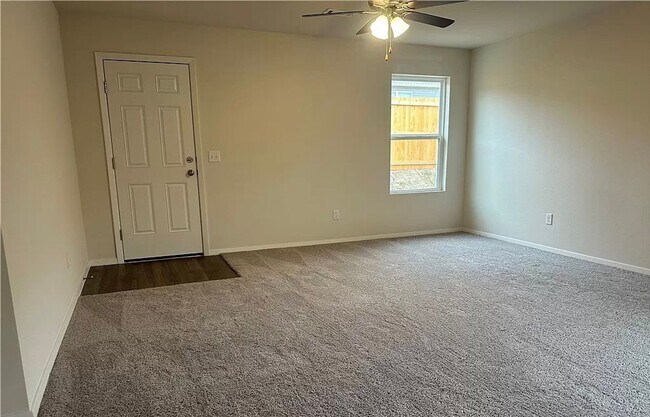 Foto del edificio - One Level/Four Bed/Two Bath/Two Car Garage...