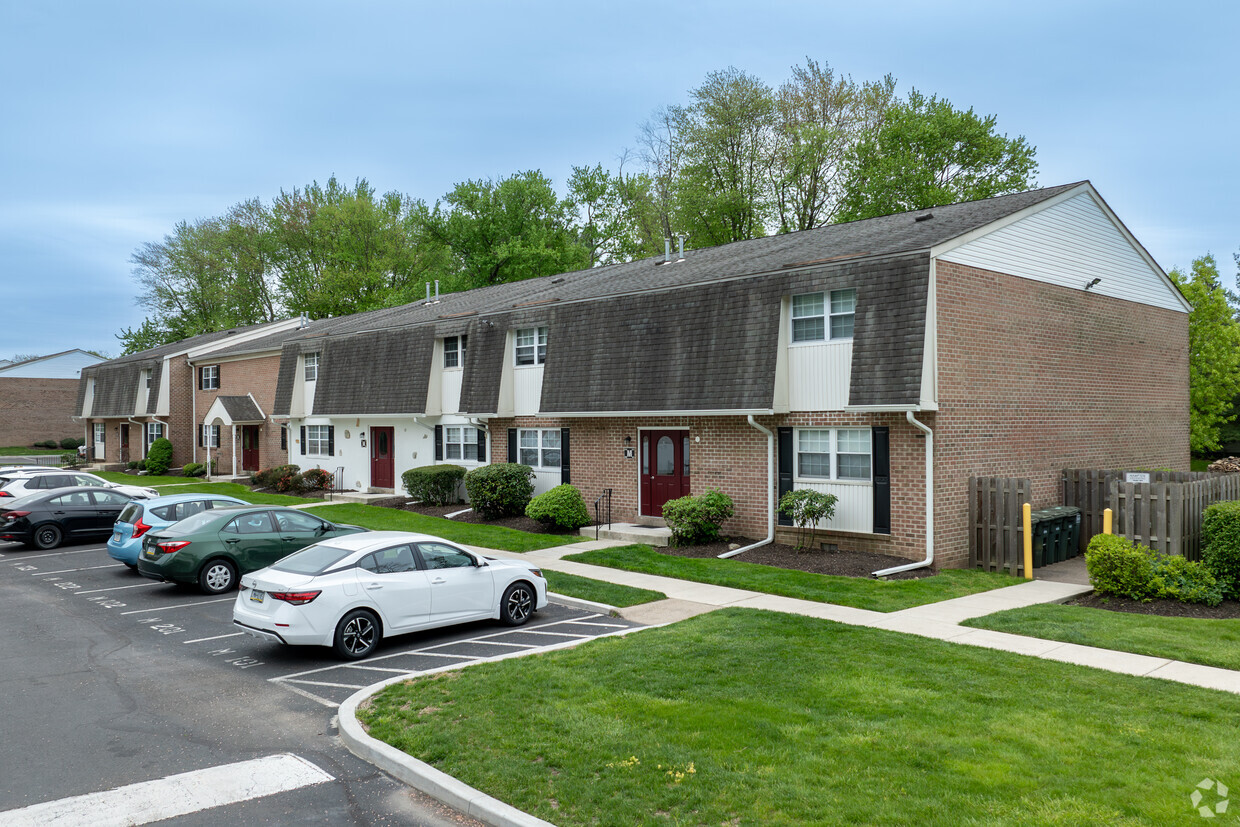 Foto principal - Hampton Crossing Condominiums