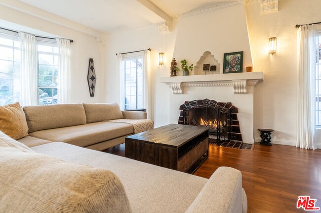 Building Photo - 4198 Angeles Vista Blvd