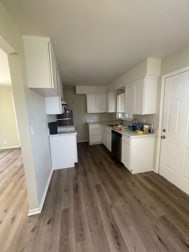 Foto del edificio - Comfortable Living in Mojave - Move In Ready 2bd & 1bth - Big Backyard