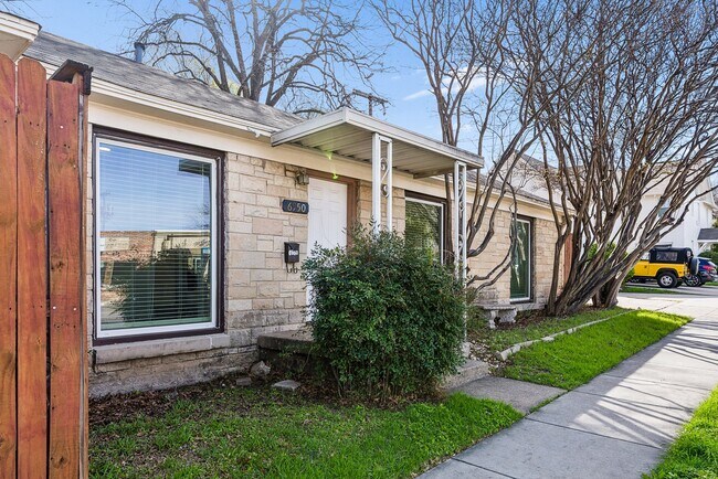 Foto del edificio - 6950 Hillcrest Ave
