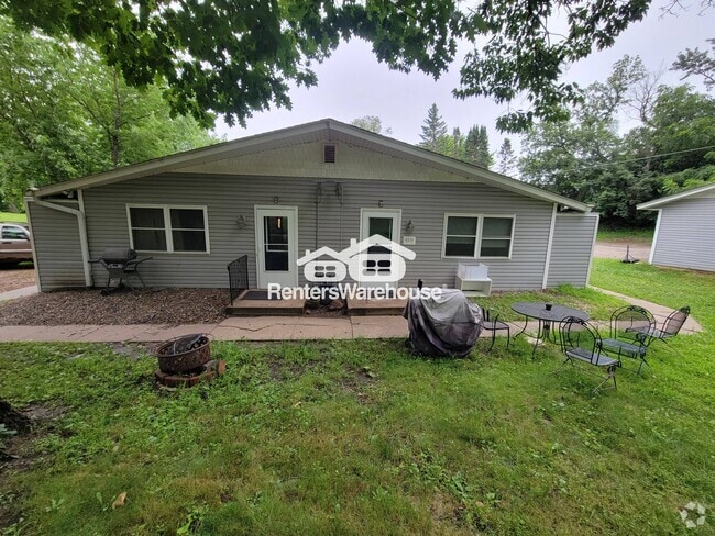Building Photo - 9371 Country Dr