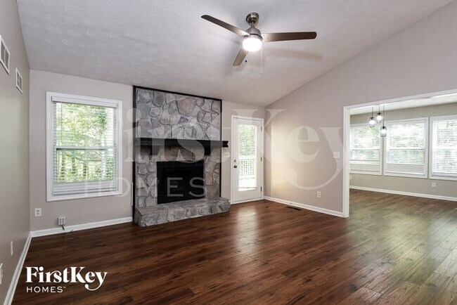 Foto del edificio - 2281 Carousel Ct