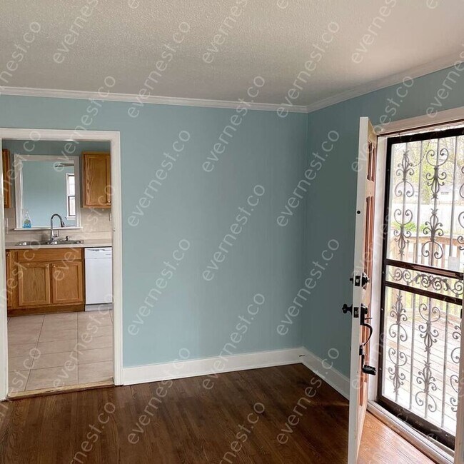Building Photo - 5008 Golfview Dr