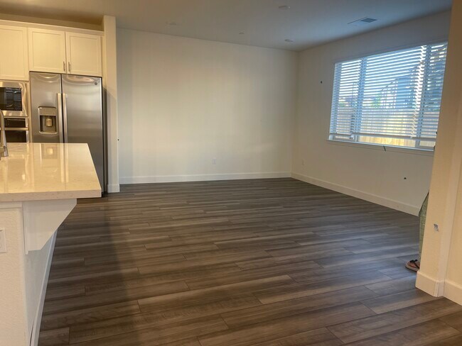Building Photo - 572 Knightsbridge Ct