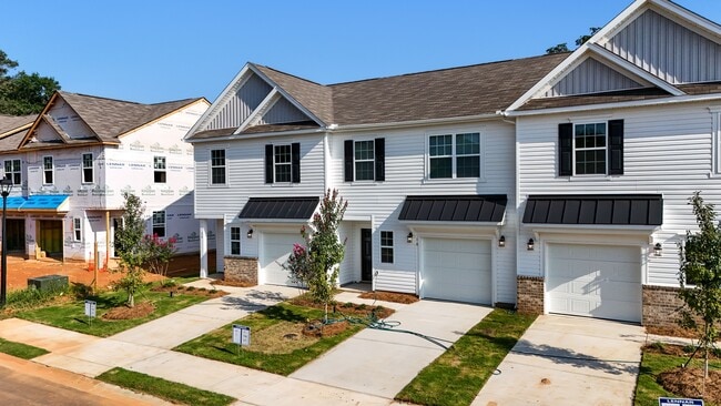 Building Photo - 18 Twiggs Ln
