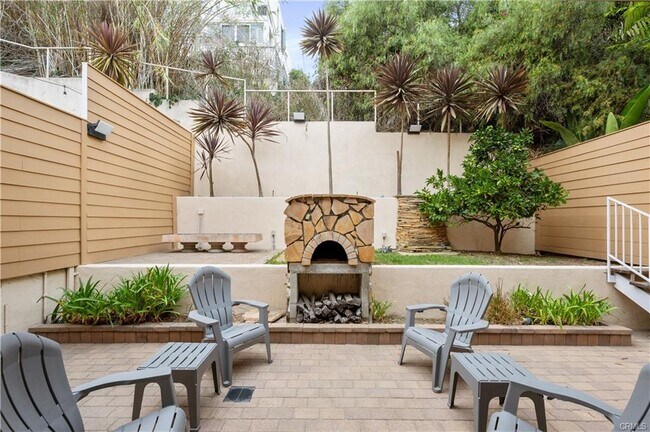 Foto del edificio - 3533 S Kerckhoff Ave