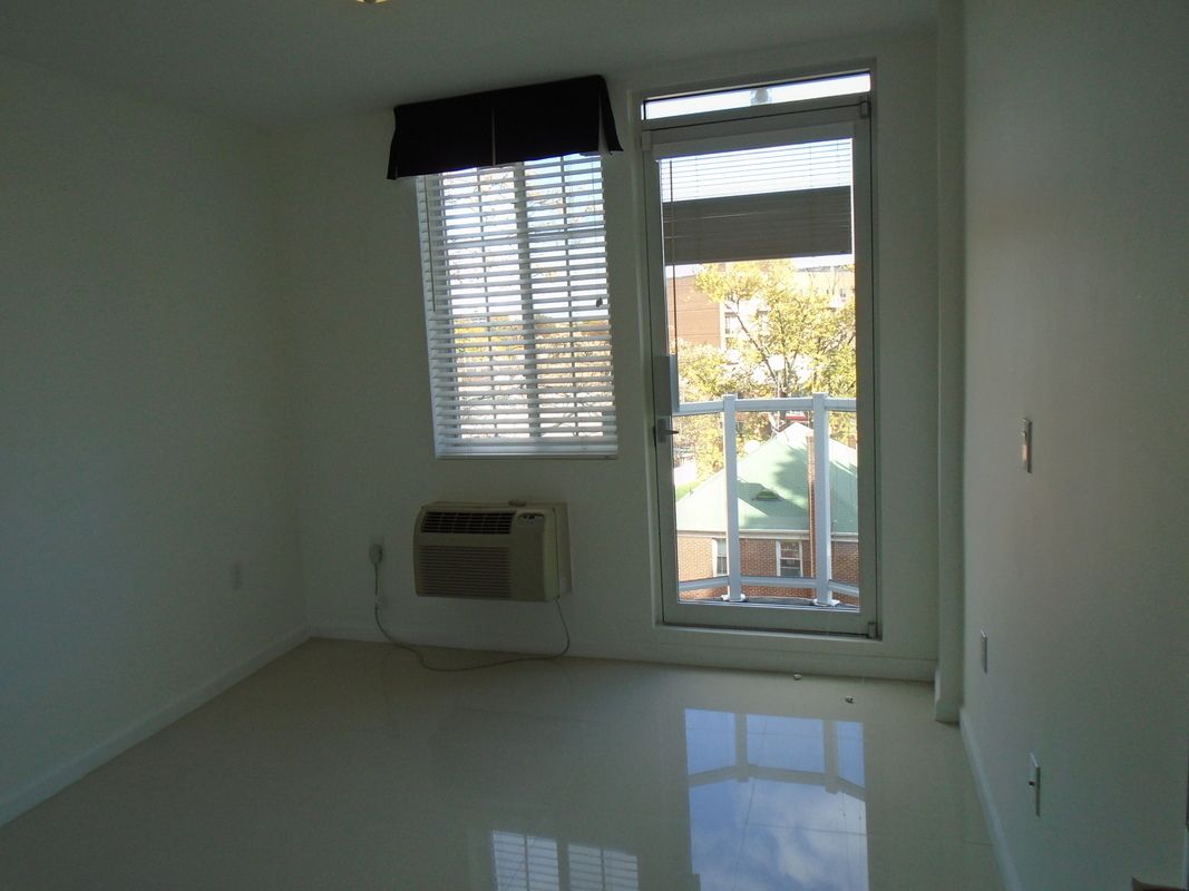 Primary Photo - 8411 Lander St