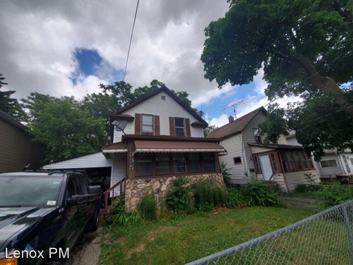 Primary Photo - 2 br, 1.5 bath House - 335 Whittemore