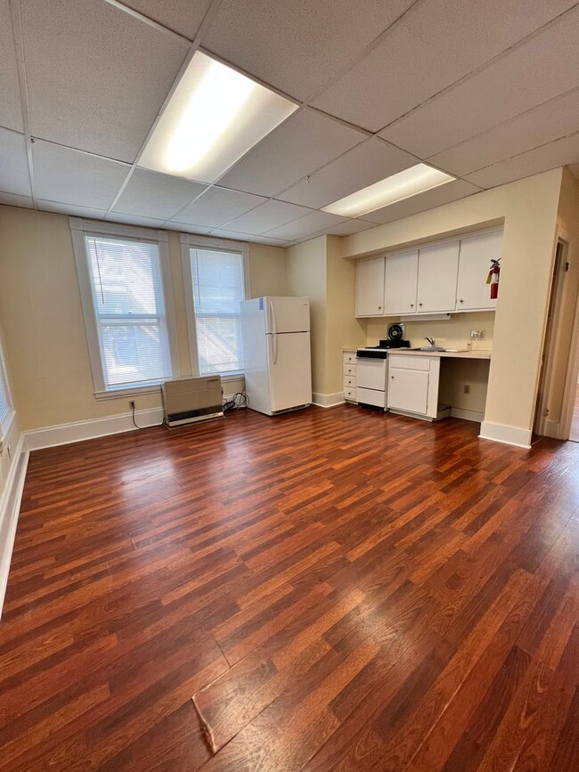 Building Photo - 42 N Prospect St