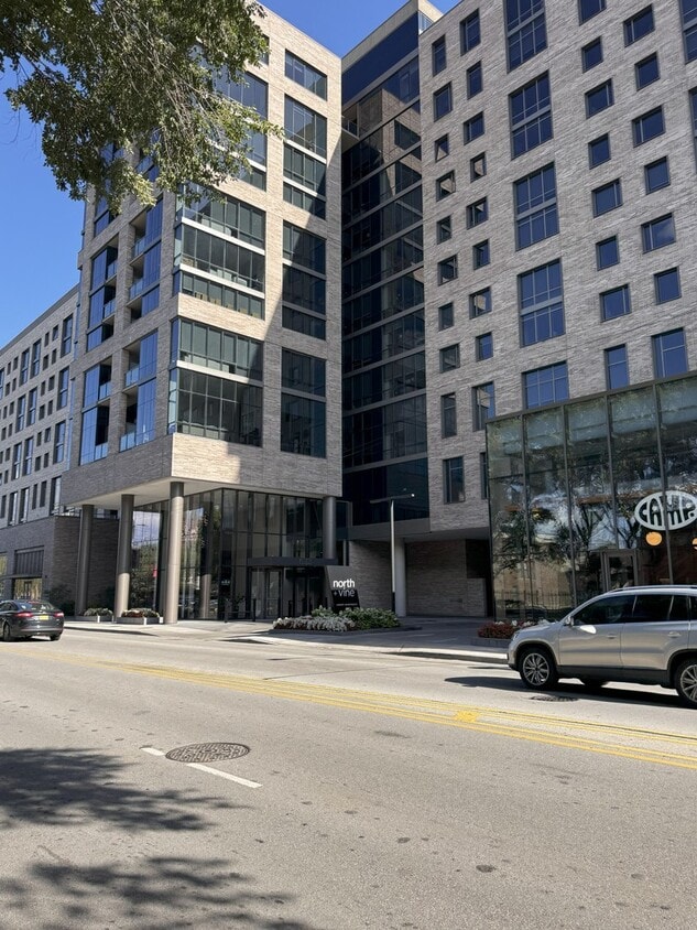 Foto principal - 633 W North Ave