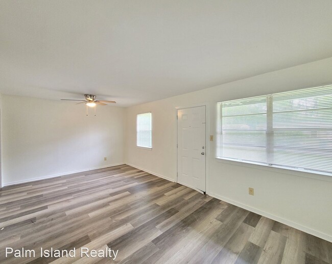 Building Photo - 2 br, 1 bath House - 914 Medford Dr