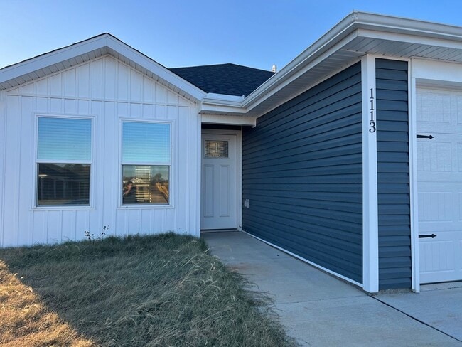 Building Photo - New Beginnings Start with AMRR: 3 Bedroom ready for move in!