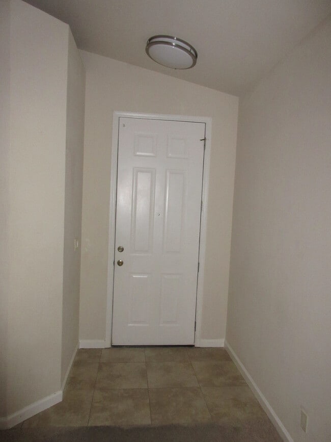 Foto del edificio - Well Maintained Single Level 4 Bedroom, Fo...