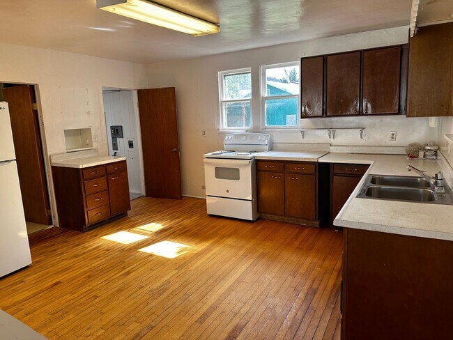 Foto del edificio - 1930s home with updates in quiet neighborhood