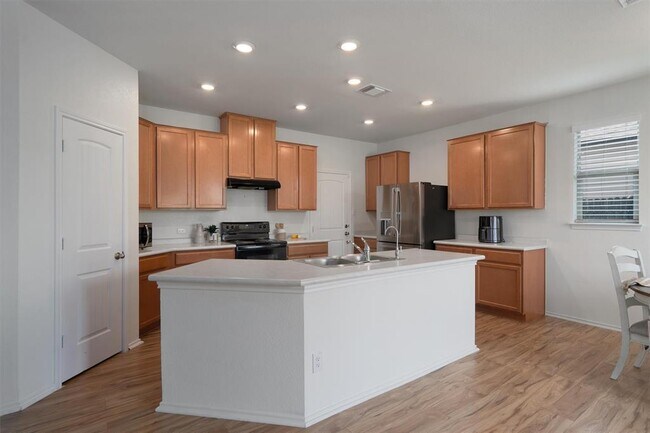 Building Photo - 533 Bailey Park Dr
